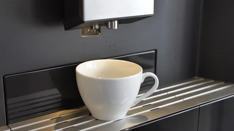 Coffee machine makes coffee Video stock 88100889