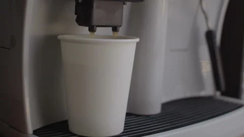The coffee machine pours the coffee into a disposable cup. Vídeo Stock 94828755
