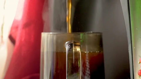 Coffee machine pours into a mug Video stock 88127383