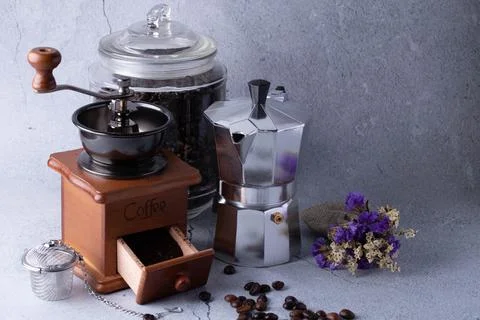 Coffee machine set, coffee kettle, coffee grinder Foto stock