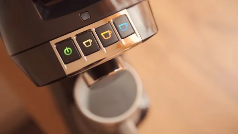 Coffee machine in use. Vídeos de archivo 105970175