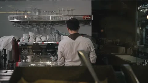 Coffee maker make coffee in a coffee machine Vídeo Stock 221232013