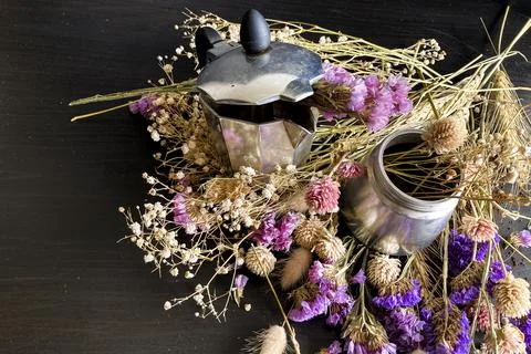 Coffee making concept. Ingredients for making moka coffee. Moka pot with coff Foto stock