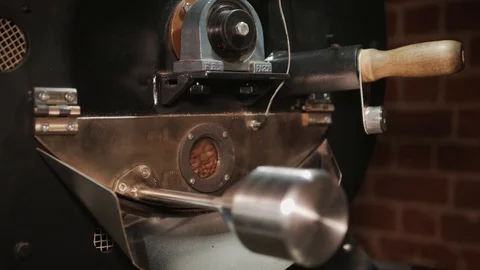 Coffee making machine made of steel is working. Vídeo Stock 111065159