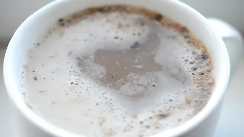 The coffee mug with milk close up Vidéo 93178109