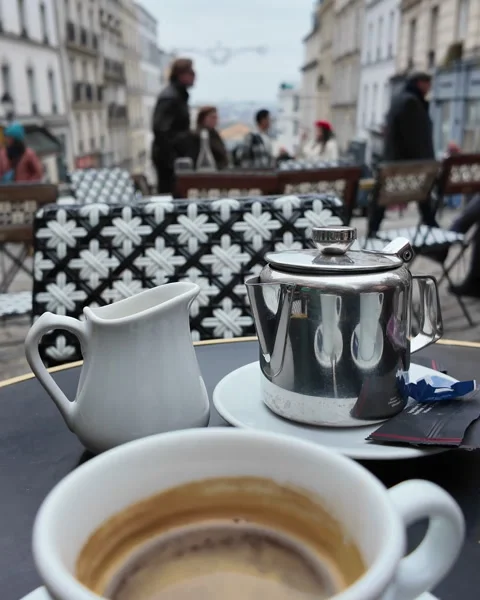 Coffee or tea in Paris? Vídeos de archivo 291396054