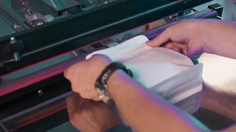 Coffee packing - Nitrogen flushing sealing machine Stock Footage 159673810