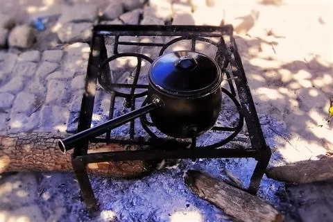 Coffee pot on a campfire in the forest Foto stock