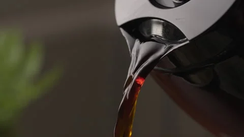 Coffee pour in slow motion Vídeos de archivo 321378935
