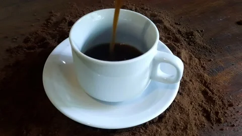 Coffee Pouring Into Mug. Vídeo Stock 168695027