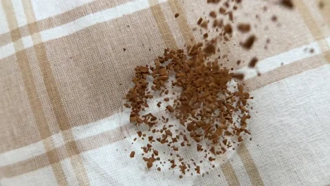 Coffee powder falling in slow motion from spoon. Stock Footage 130738549