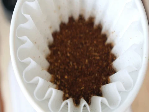 Coffee Powder in the Filter Closeup Vidéo 77222755