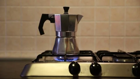 Coffee praparation in slow motion 스톡 동영상 82864558
