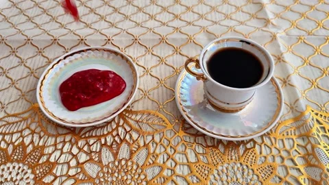 Coffee with Raspberry Jam Served on an Elegant Crochet Tablecloth Vidéo 346743574