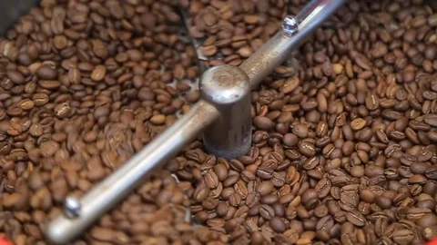 Coffee Roaster Cooling Down Freshly Roasted Coffee Beans Stockbeeldmateriaal 76187110