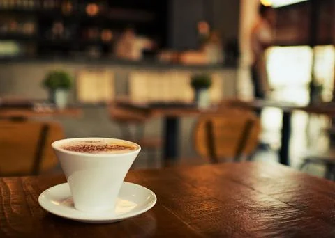 Coffee table, mug or empty store, restaurant or diner cafe for beverage service Foto stock