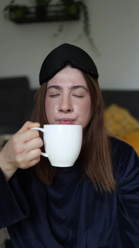 Coffee transforms her mood and confidence within moments Video stock 340087436