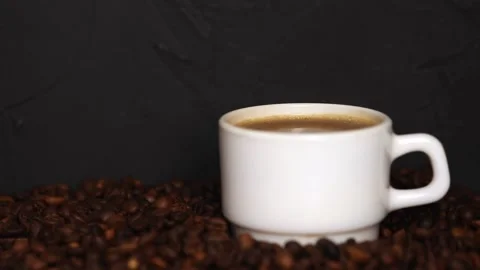 Coffee in a white mug with steam on the background of grains Stock-Footage 232033232