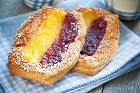 Coffeebread with jam Stockfoto's