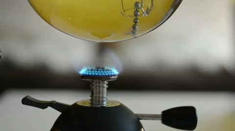 Coffeepot over the butane burner 库存影片 22258280