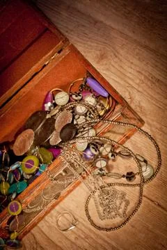 Coffer with jewels Stock Photos