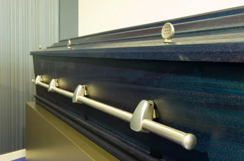 Coffin in morgue Stock-Fotos