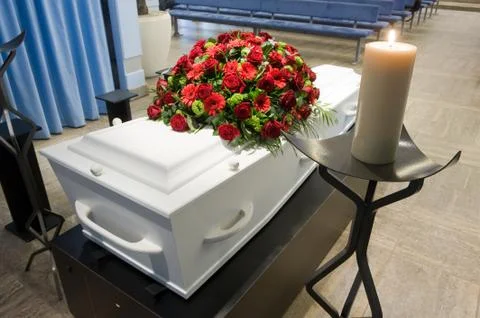 Coffin in morque Foto stock