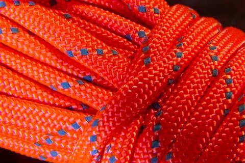 Coiled Orange Paracord Bundle Close-Up Texture Foto stock