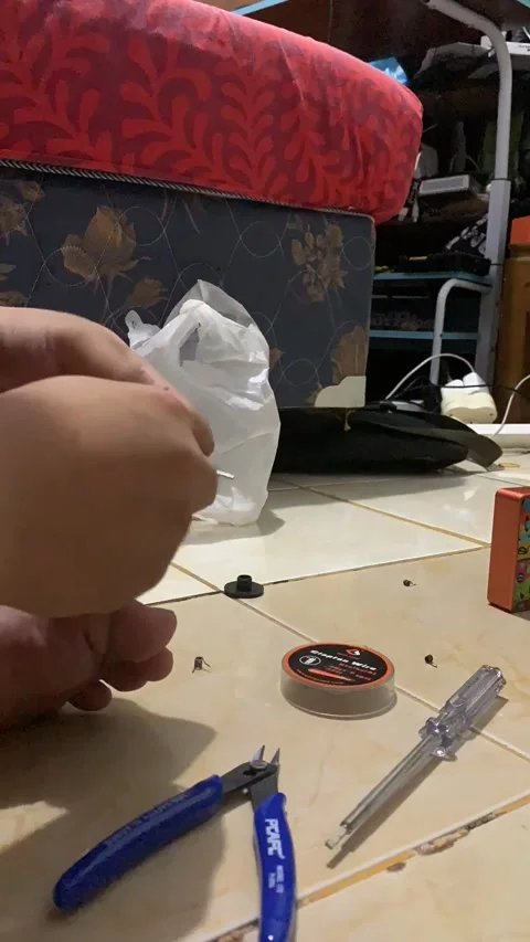 Coiling DIY 動画素材 195091006