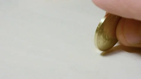 Coin spinning Video stock 74628169