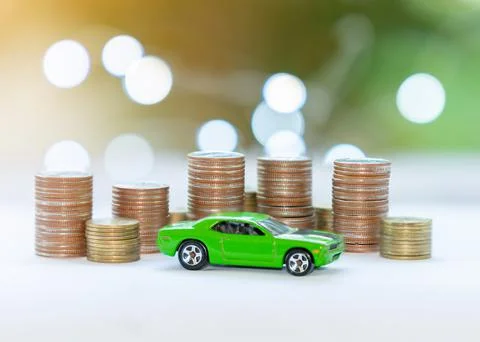 Coin stack and green car concept  of saving money for a car. Stock-Fotos