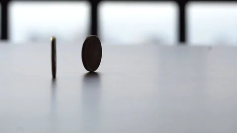 Coin twirling on table 스톡 동영상 106486855