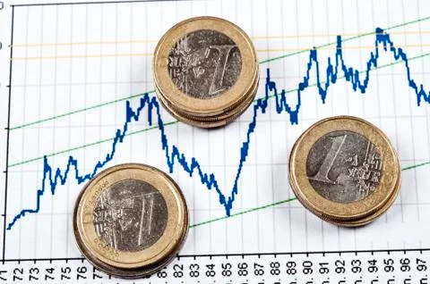 Coins and graph Stock-Fotos