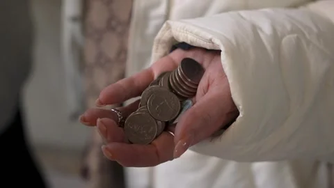 Coins in Hand A Detailed Glimpse into Everyday Transactions that Shape Our Daily 스톡 동영상 295078053