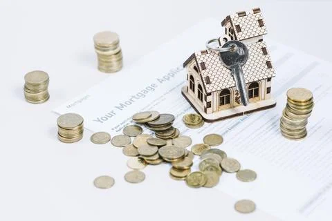 Coins keys mortgage application 库存照片