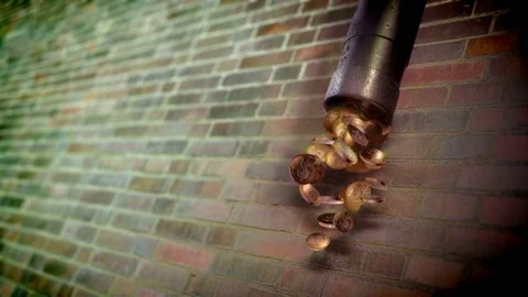 Coins pour from the drainpipe. Vidéo 81729090
