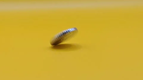 Coins rotating in isolation against a bright background 库存影片 333925835