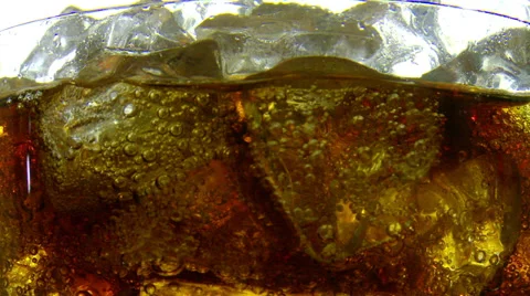 Coke pour,   Stock-Footage 35692364