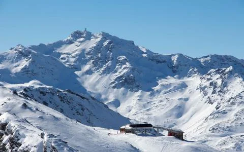 Col de thorens peclet val thorens gondola cabin view sunset snowy mountain la Stock Photos