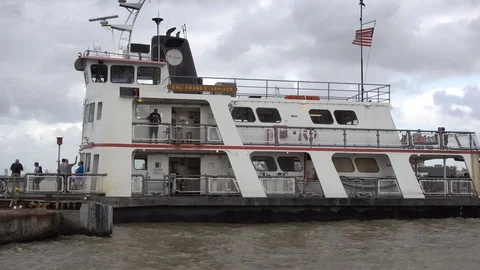 The Col Frank X Armiger Ferry coming into port in New Orleans 스톡 동영상 88340064