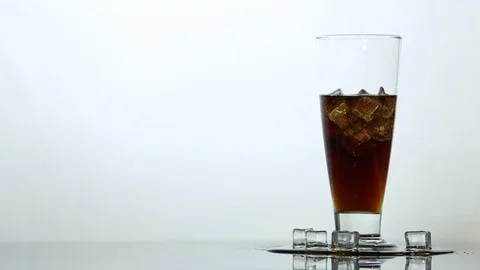 Cola in a glass represent freshness Vídeo Stock 78691473