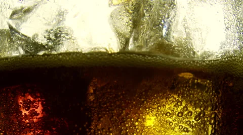 Cola pour makes bubbles 動画素材 35691232