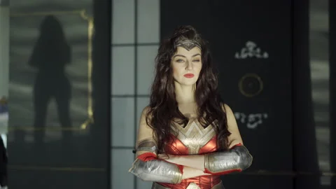 Cold and piercing gaze of a courageous and strong woman in armor Vídeo Stock 162378793