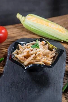 Cold burdock root salad with sesame Foto stock