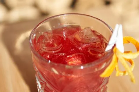 Cold coctails with lime, mint and ice in a glass with drops. Alcohol drink at Foto stock