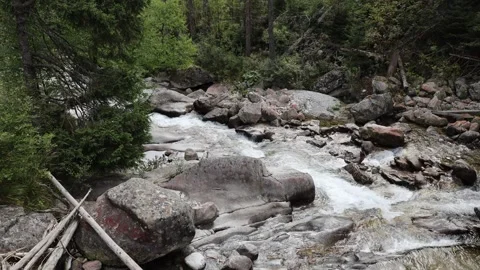 The Cold Creek Waterfalls 스톡 동영상 324813014