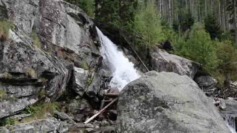 The Cold Creek Waterfalls 스톡 동영상 324813019