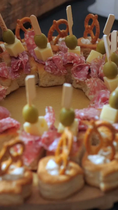 Cold cut plate, closeup shot of bread with salami, olives and cheese, vertical Видео 332815779