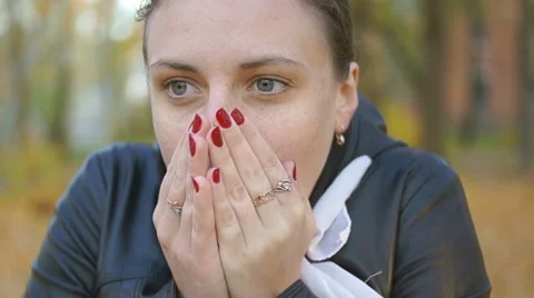 Cold hands rubbing Video stock 43750306