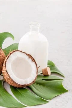 Cold-pressed coconut oil Stock Photos
